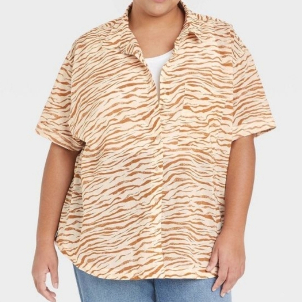 Ava & Viv™ Rust Animal Pront Short Sleeve Button-Down Top Size X
